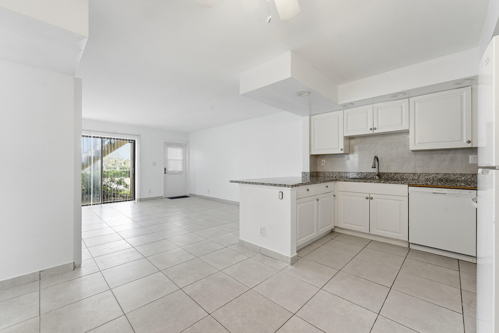2671 Riverside Drive - Photo 5