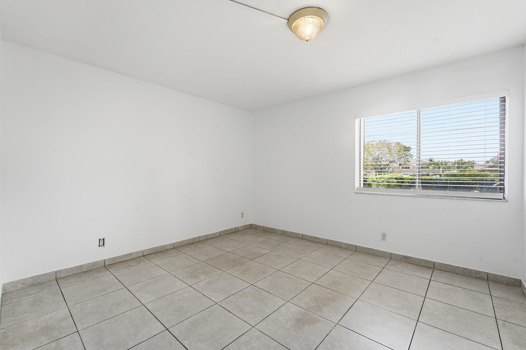 2671 Riverside Drive - Photo 11