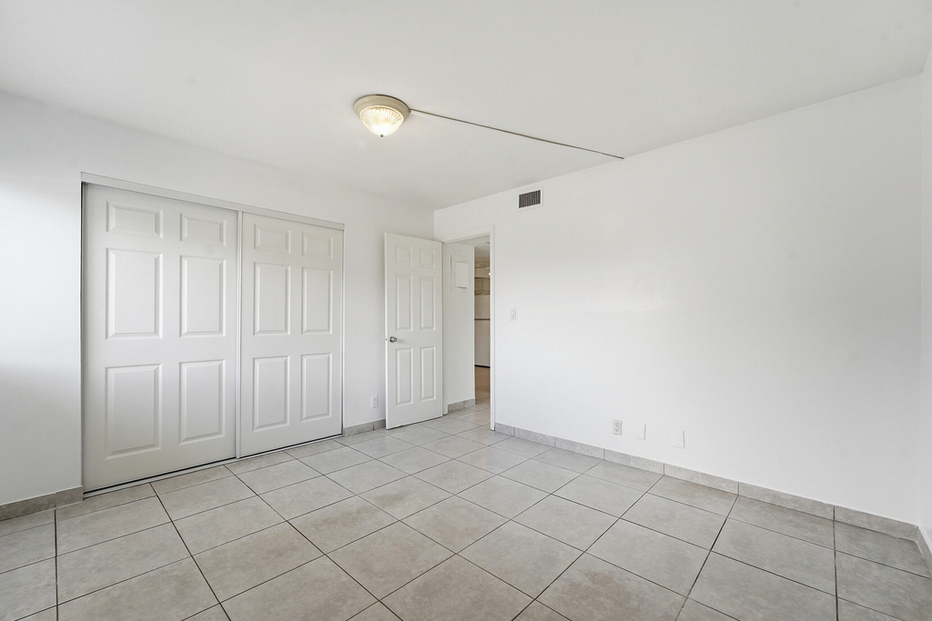 2671 Riverside Drive - Photo 12