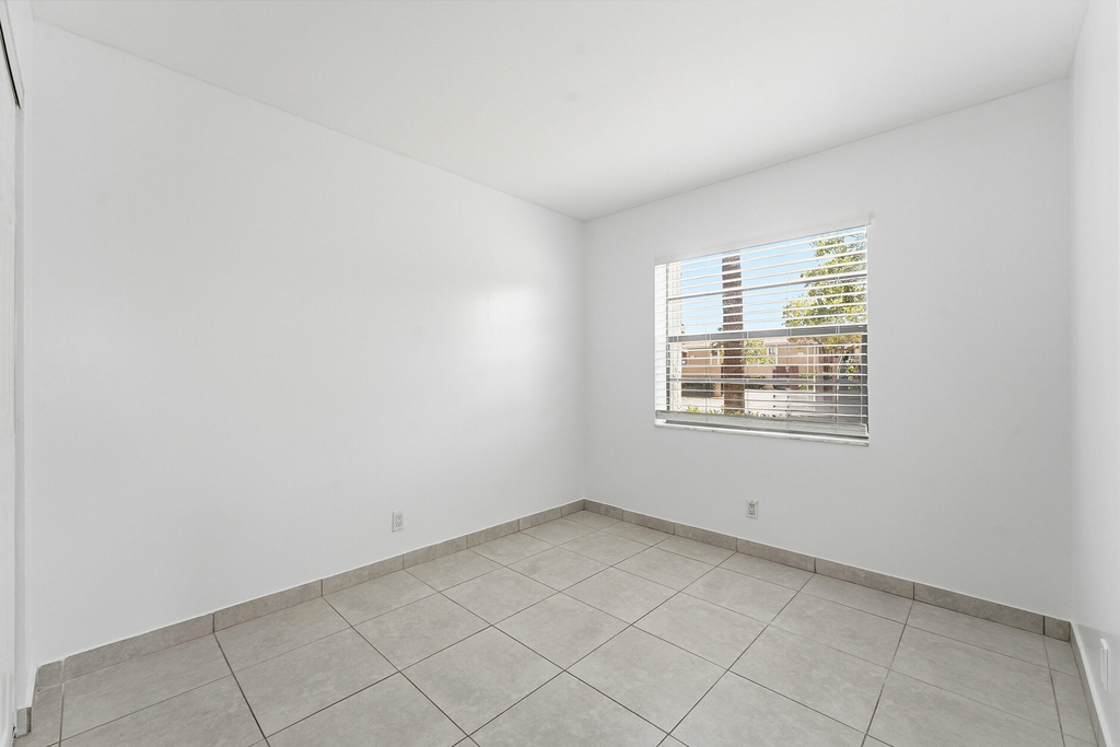 2671 Riverside Drive - Photo 14
