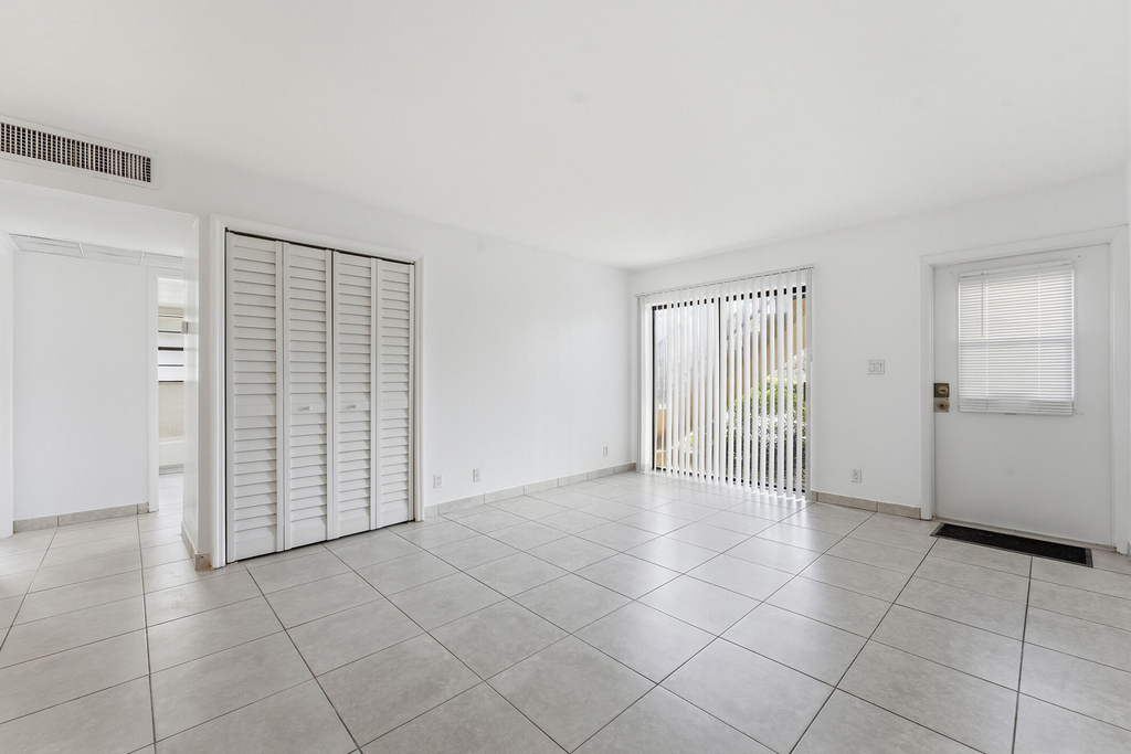 2671 Riverside Drive - Photo 4