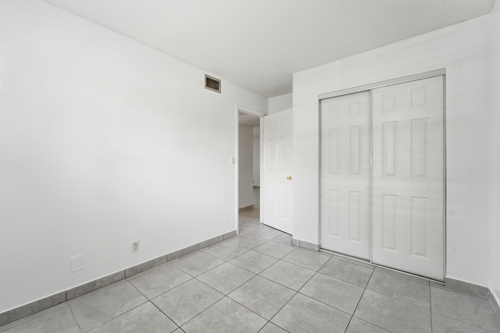 2671 Riverside Drive - Photo 15