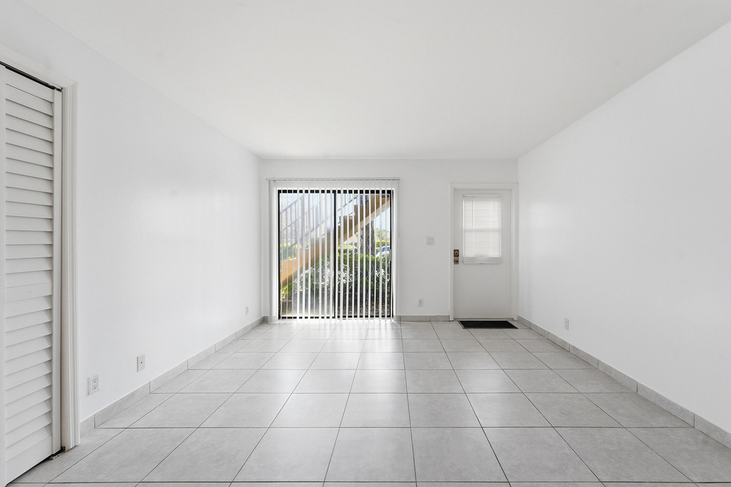 2671 Riverside Drive - Photo 19