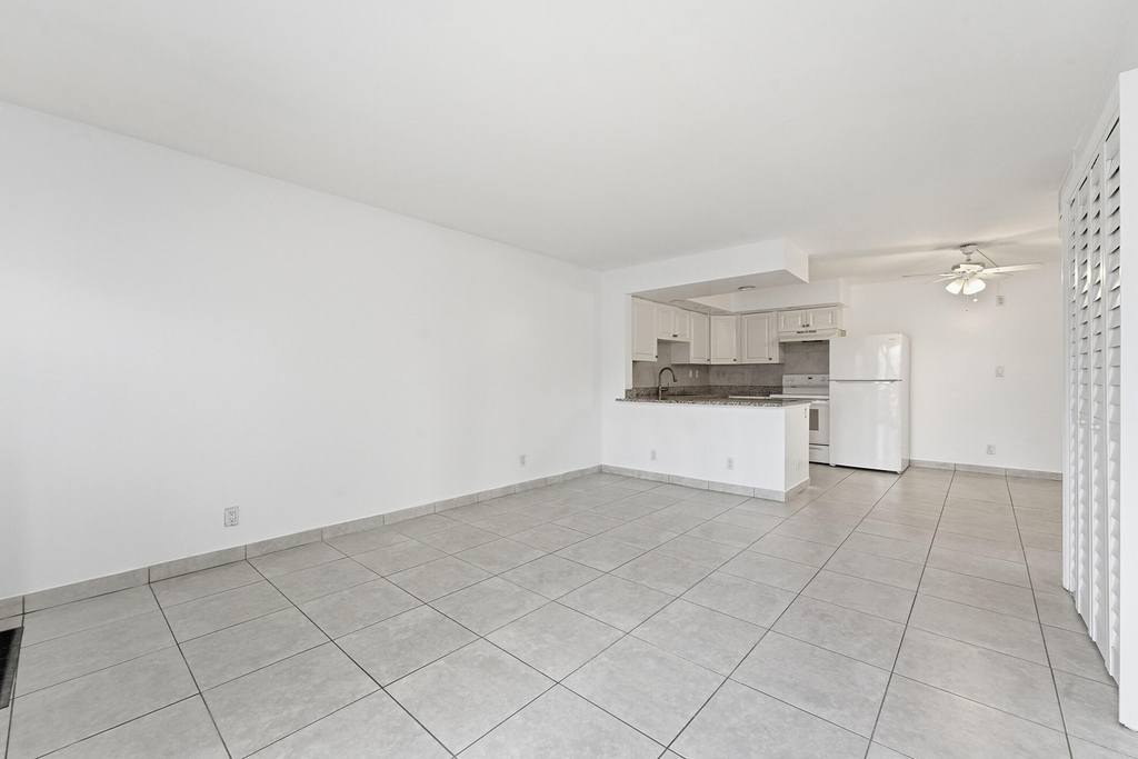 2671 Riverside Drive - Photo 3