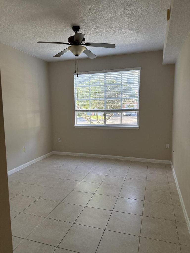 124 Yacht Club Drive - Photo 2