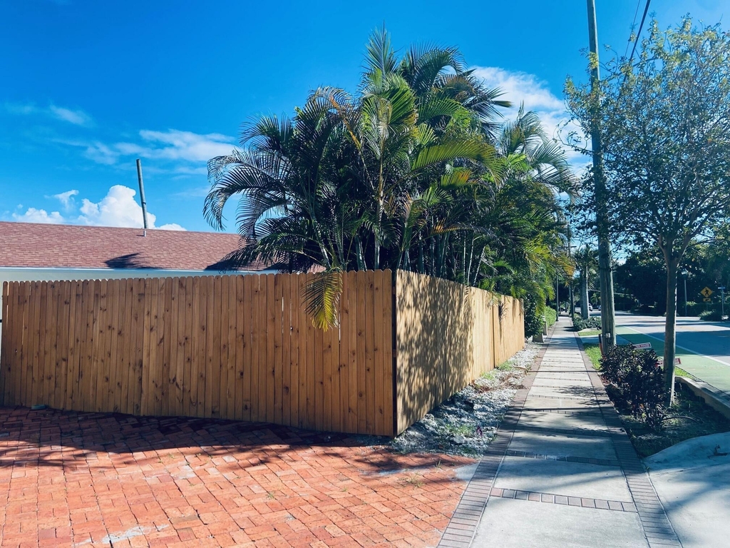 615 Ne 2nd Avenue - Photo 1