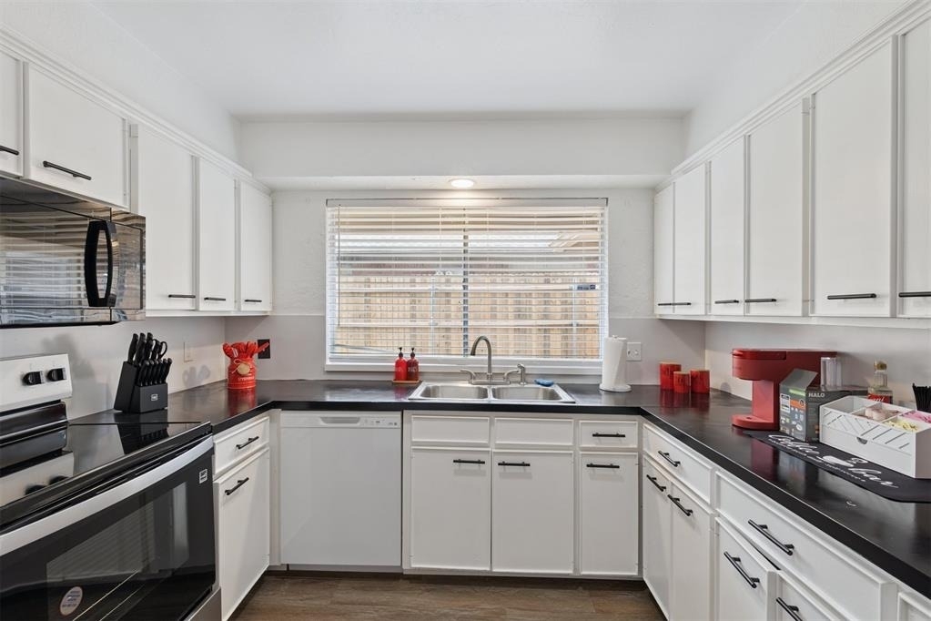 12508 Green Valley Drive - Photo 10