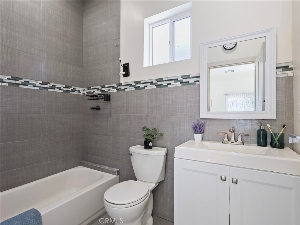 15803 Chatsworth Street - Photo 21