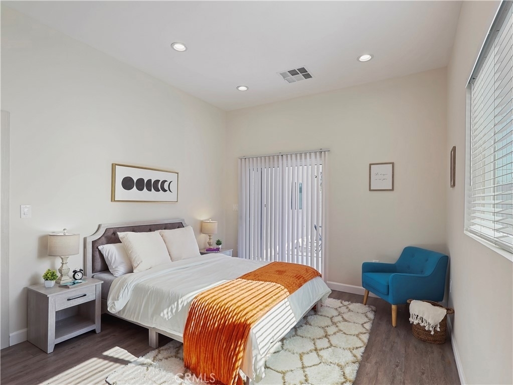 15803 Chatsworth Street - Photo 16