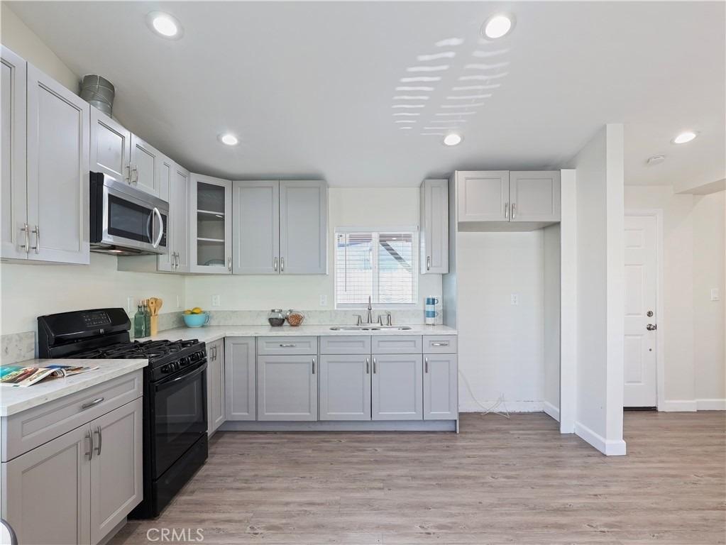 15803 Chatsworth Street - Photo 13