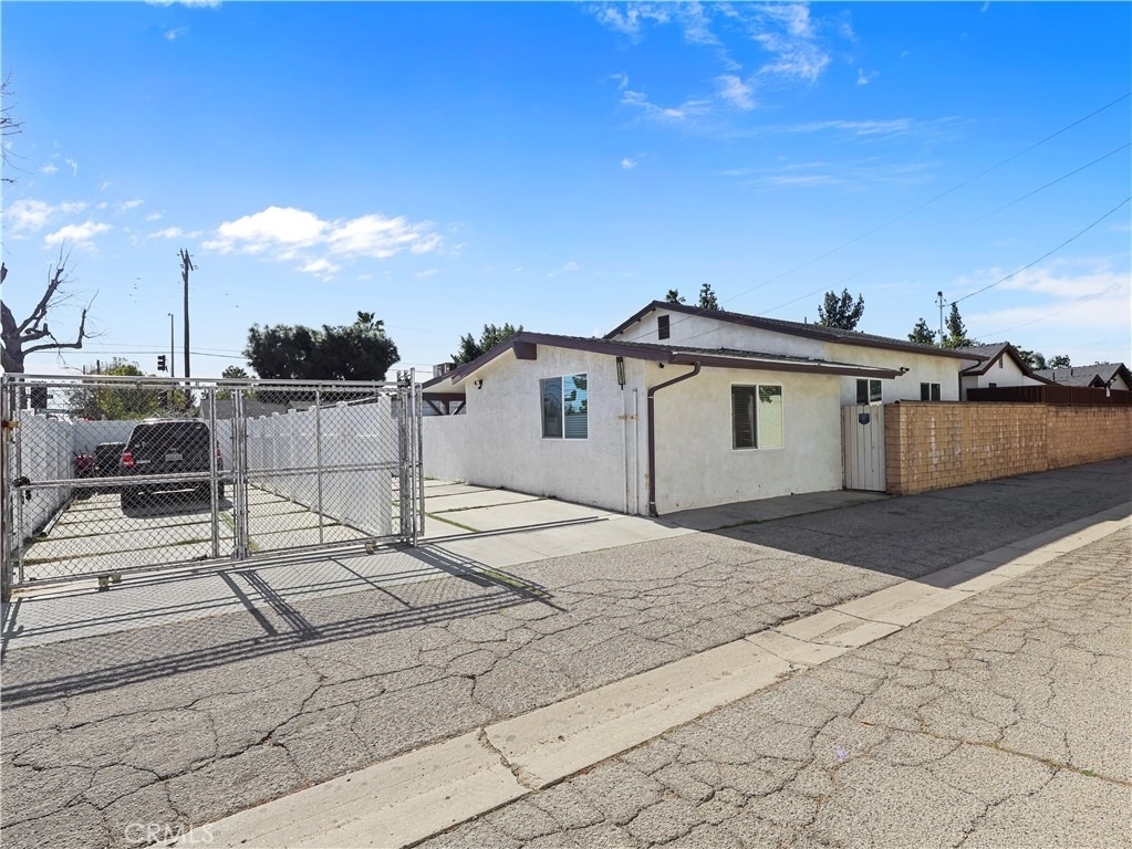 15803 Chatsworth Street - Photo 2