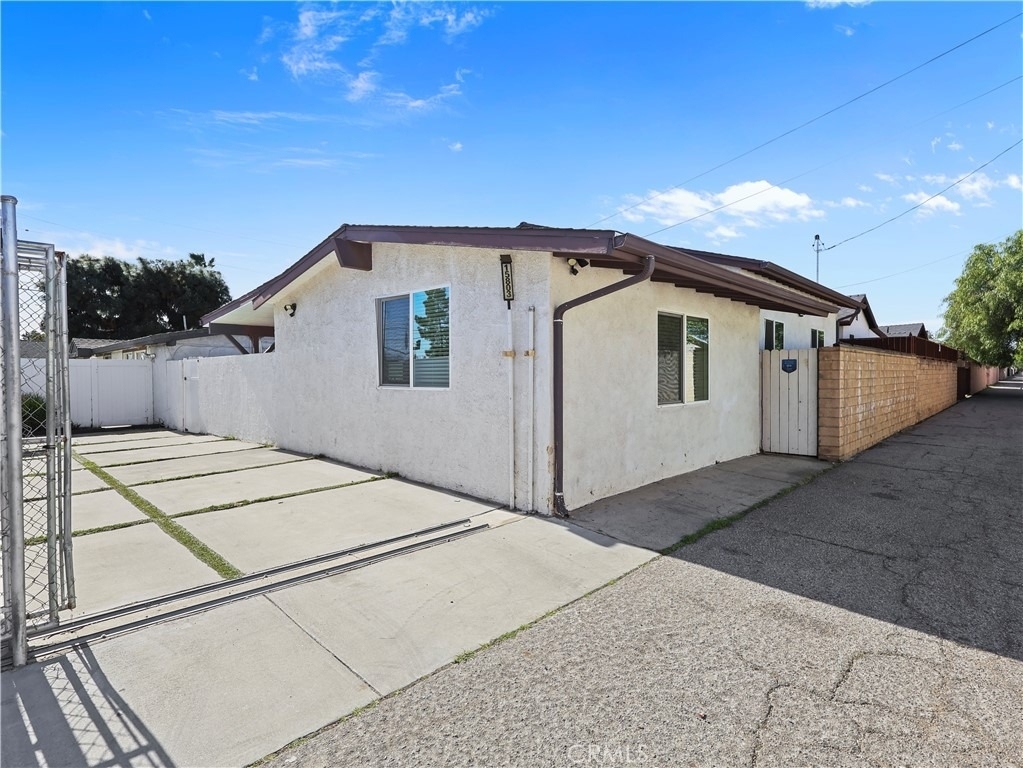 15803 Chatsworth Street - Photo 3