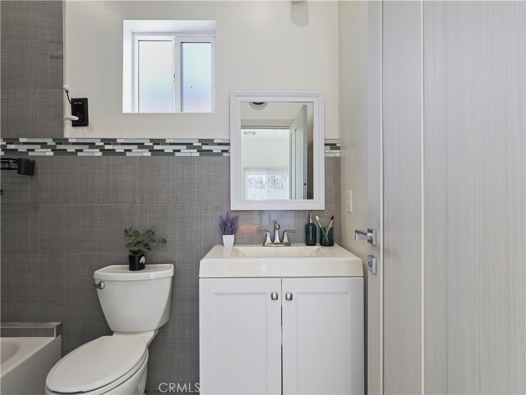 15803 Chatsworth Street - Photo 19