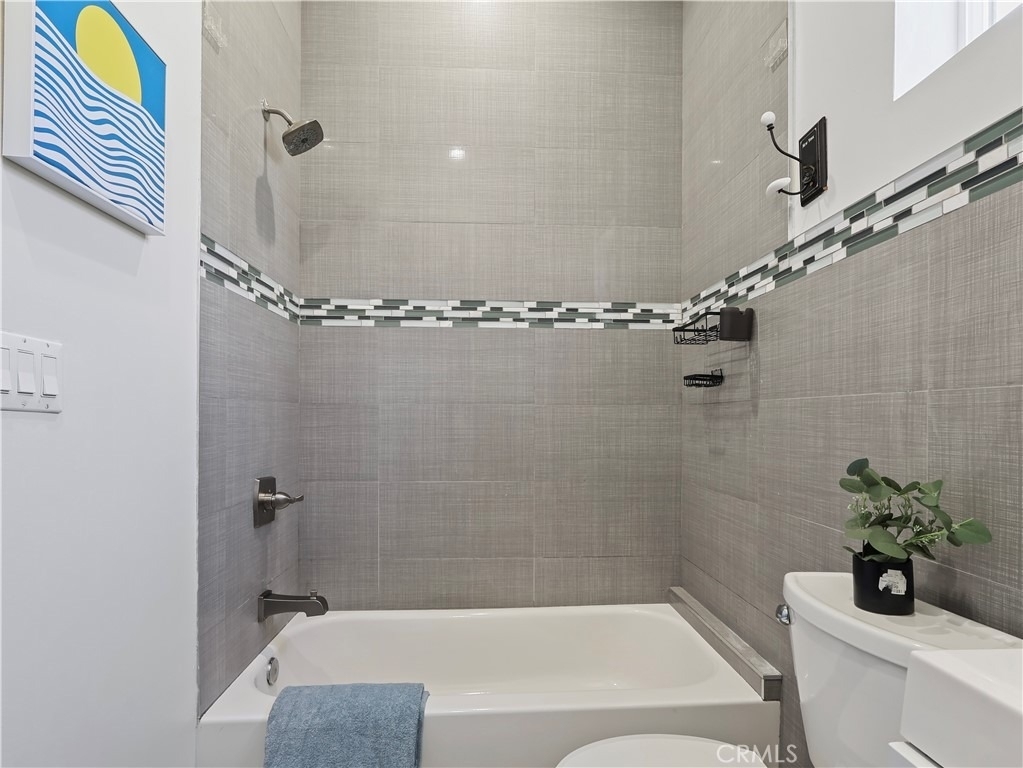15803 Chatsworth Street - Photo 20