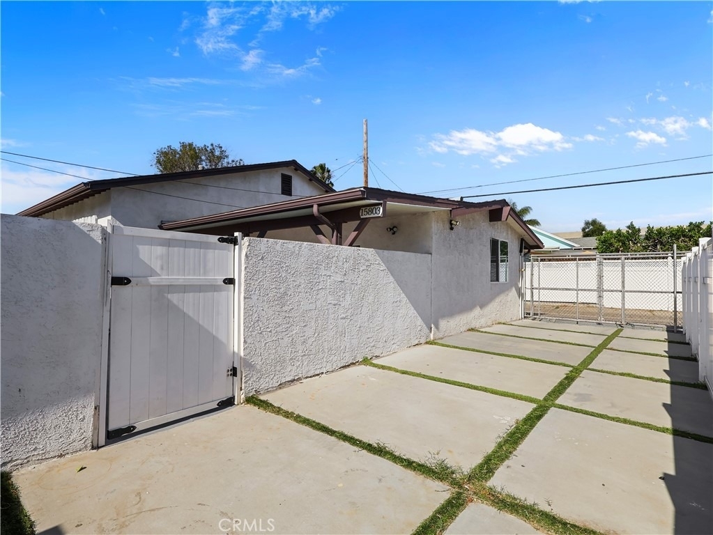 15803 Chatsworth Street - Photo 5