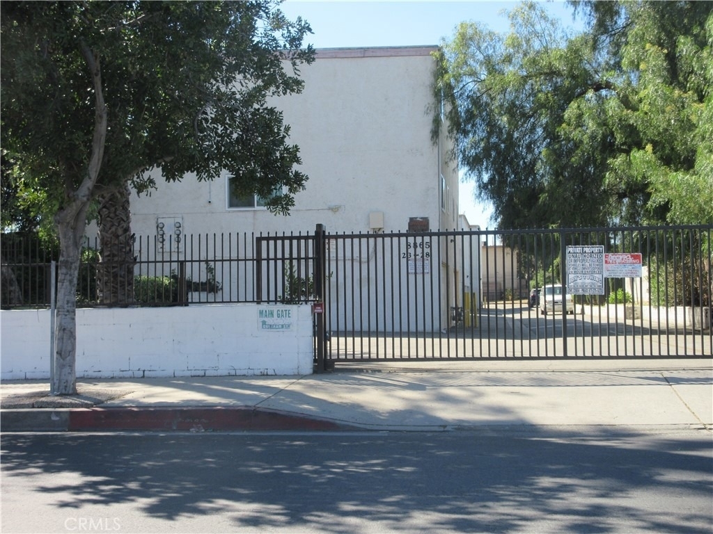 8865 Independence Avenue - Photo 29