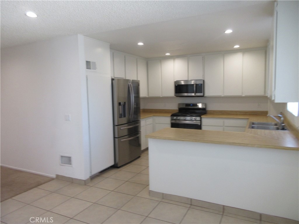 8865 Independence Avenue - Photo 7