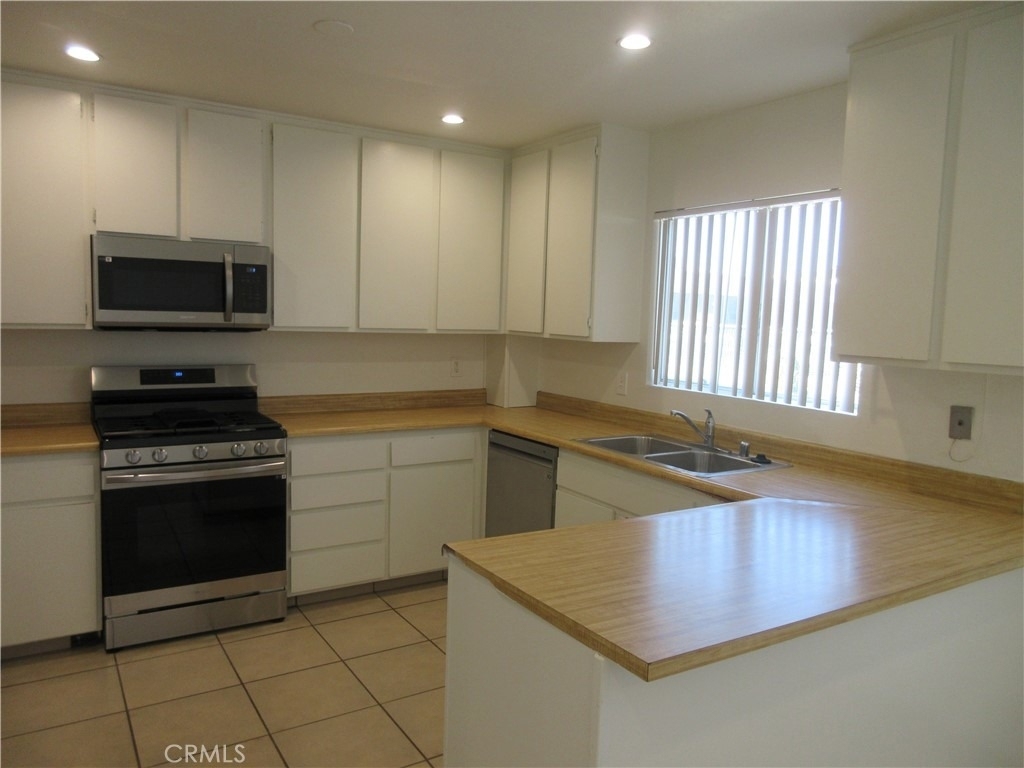 8865 Independence Avenue - Photo 6