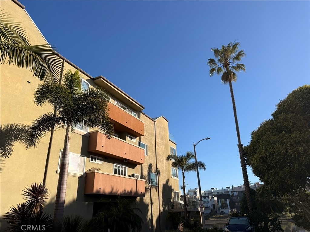 6400 Pacific - Photo 16