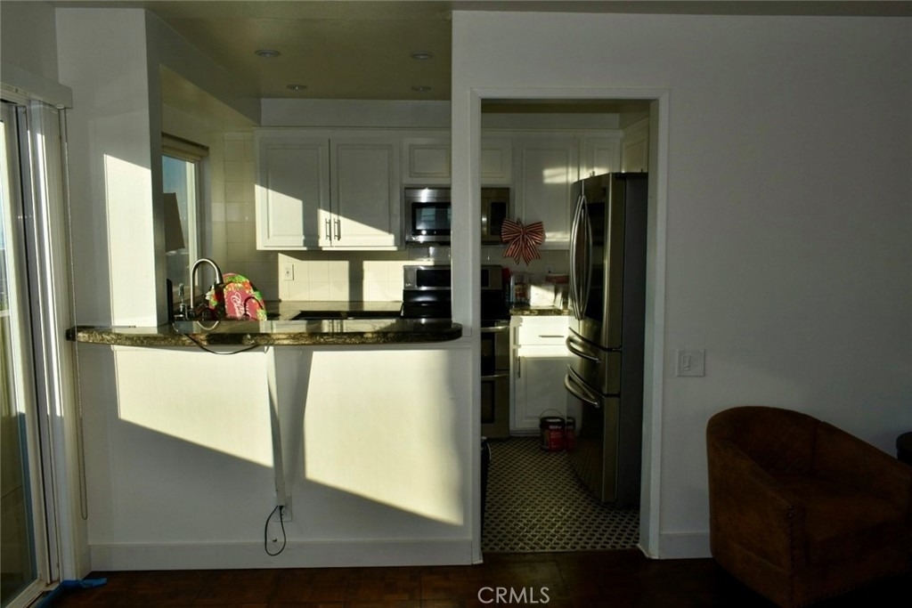 6400 Pacific - Photo 10