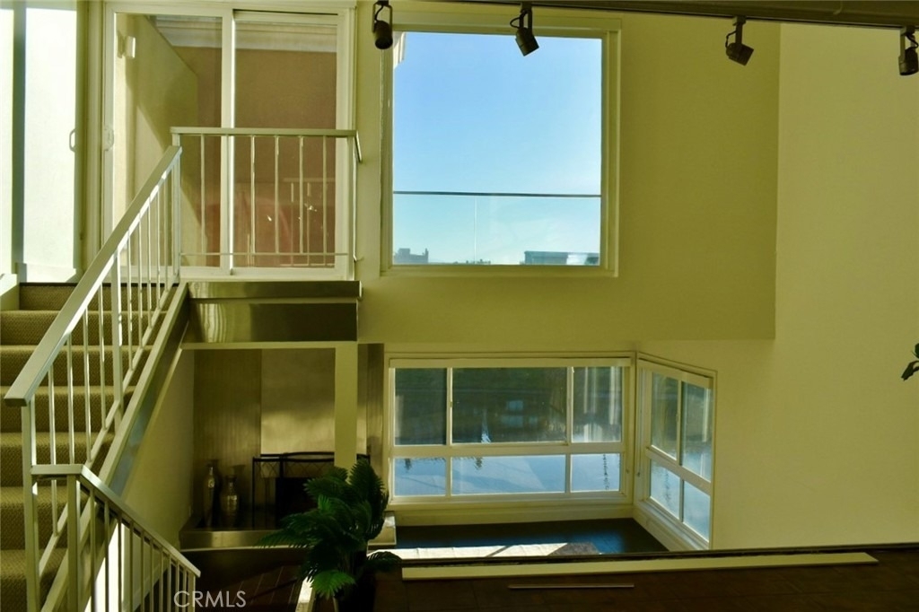6400 Pacific - Photo 18