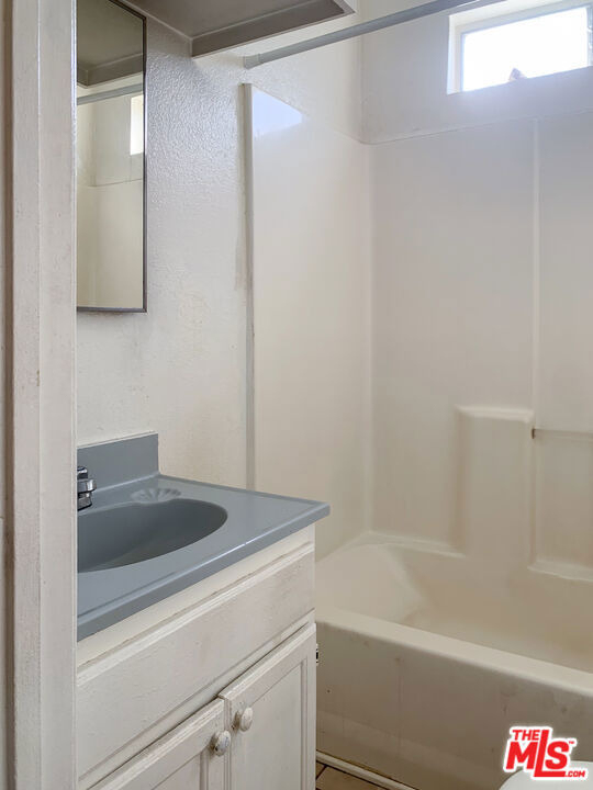 821 N Vendome Street - Photo 11