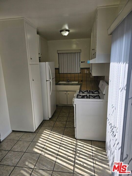 1855 S Victoria Avenue - Photo 8