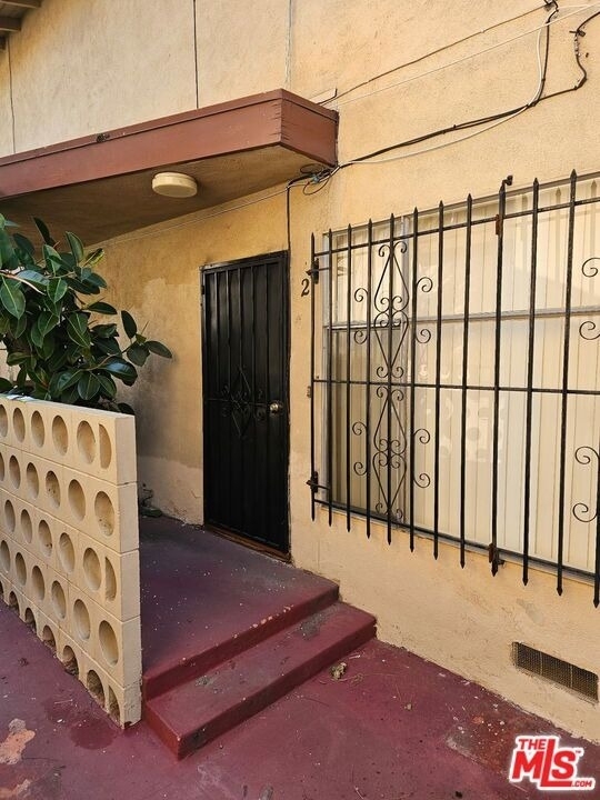 1855 S Victoria Avenue - Photo 19