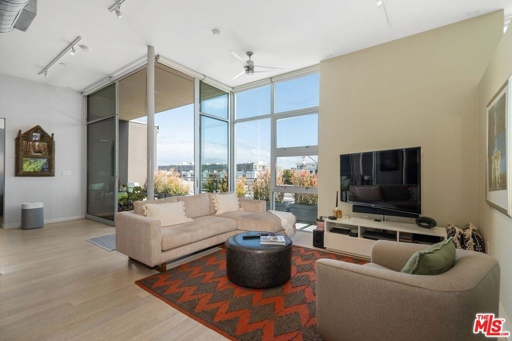 4080 Glencoe Avenue - Photo 1