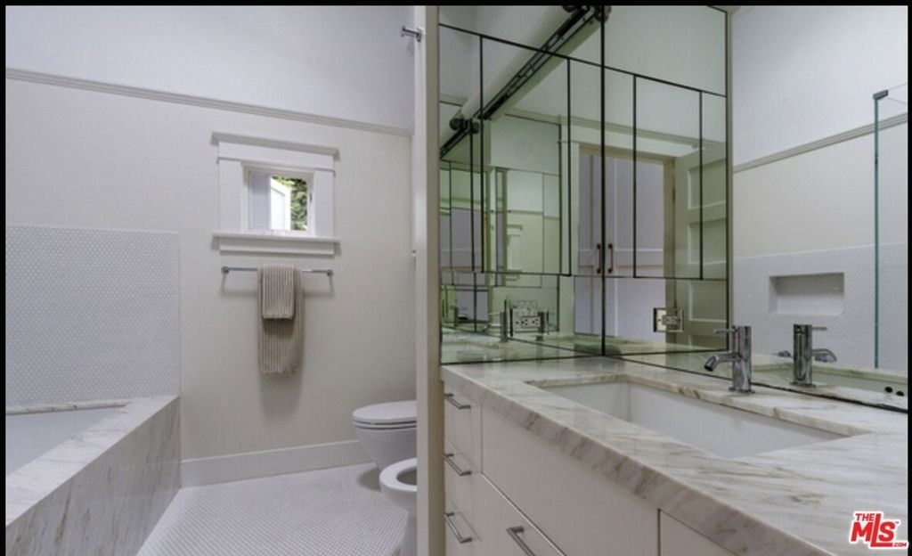 652 Woodlawn Avenue - Photo 8