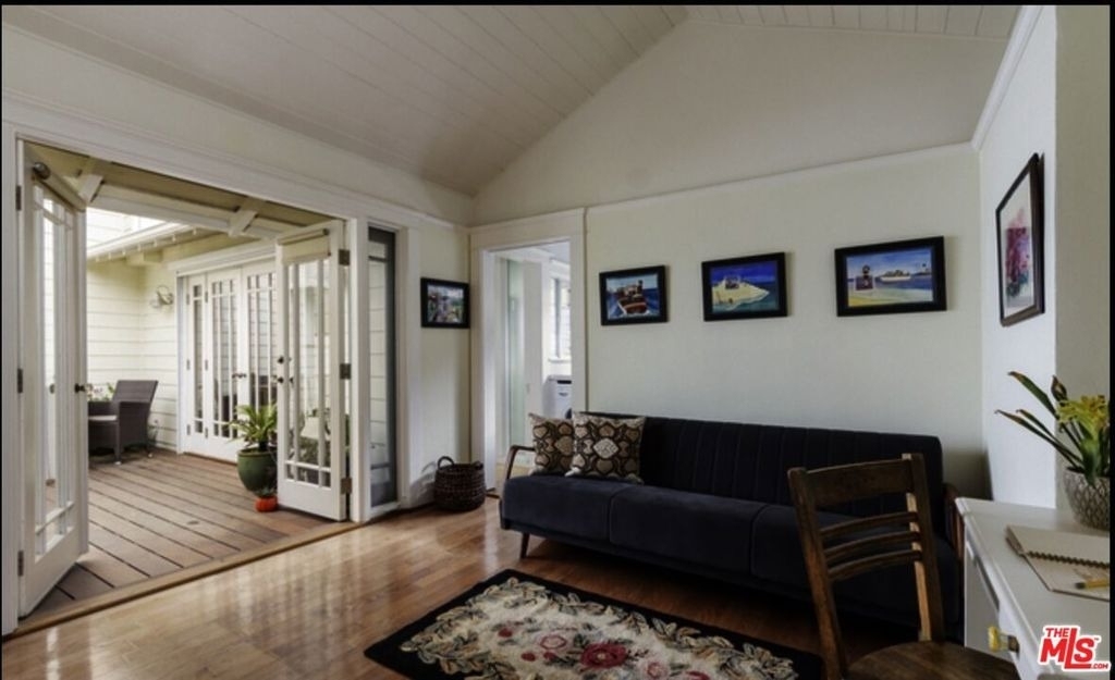 652 Woodlawn Avenue - Photo 6