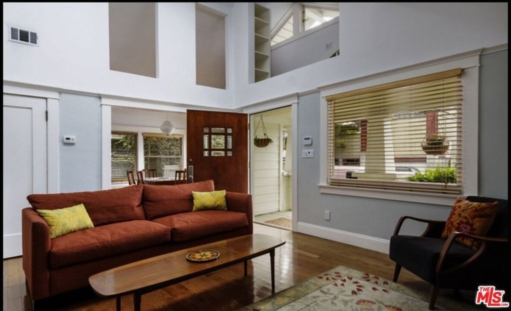 652 Woodlawn Avenue - Photo 1