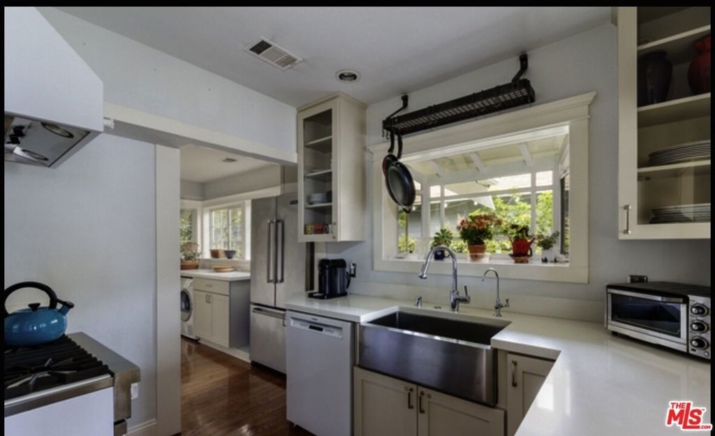 652 Woodlawn Avenue - Photo 5