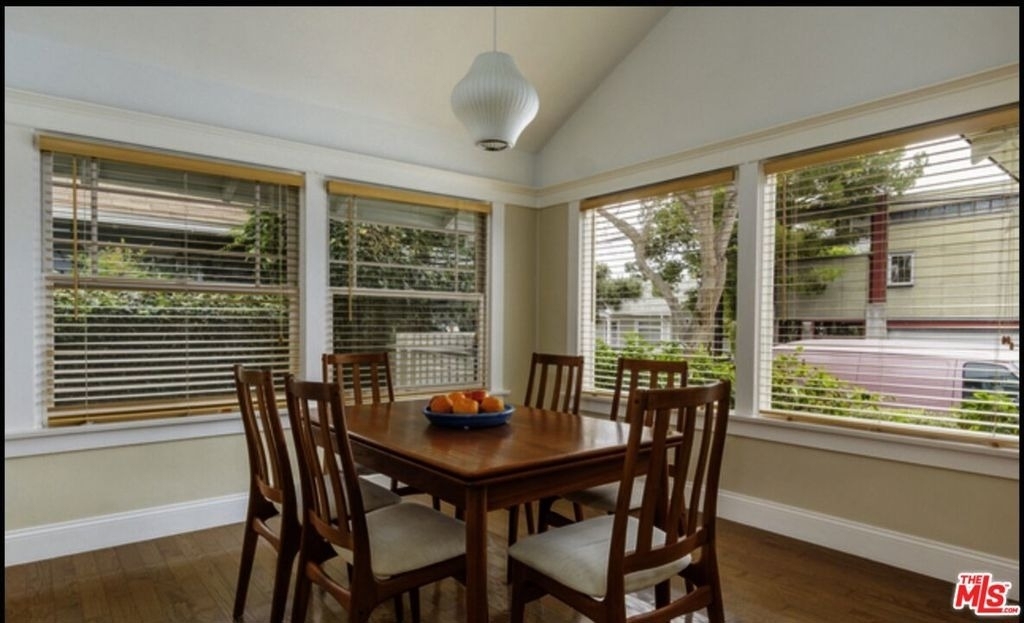 652 Woodlawn Avenue - Photo 3
