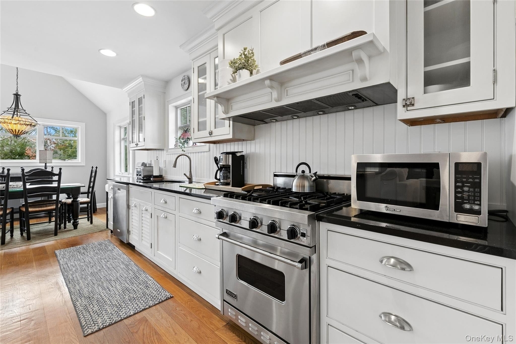 10 Foxboro Road - Photo 9
