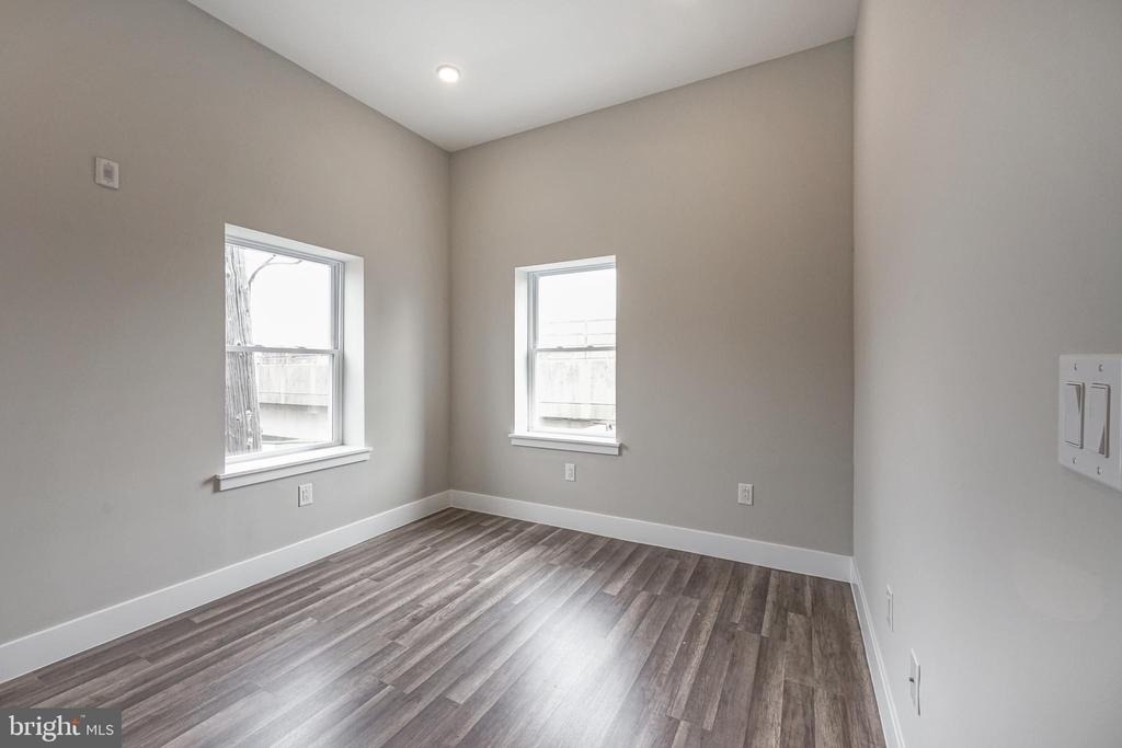 1072 N Front Street - Photo 18