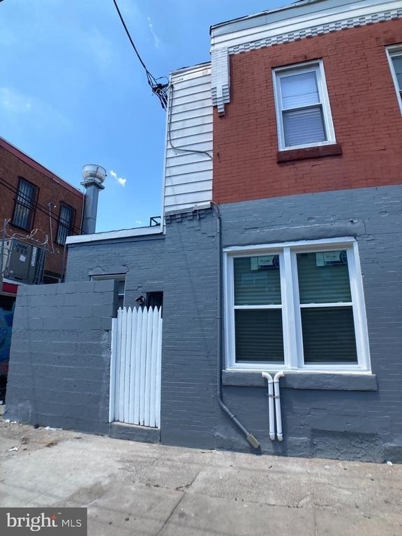 1950 Clarence Street - Photo 1