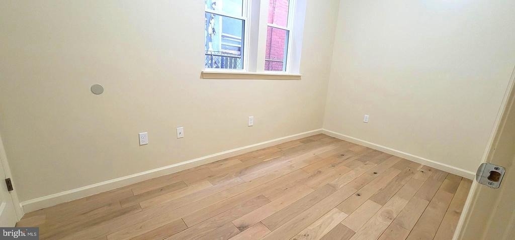 1219 W Silver Street - Photo 4