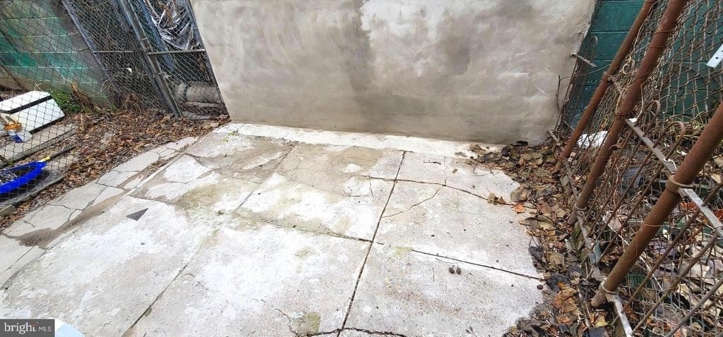 1219 W Silver Street - Photo 14