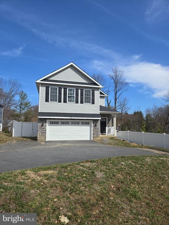 274 Oak Avenue - Photo 0