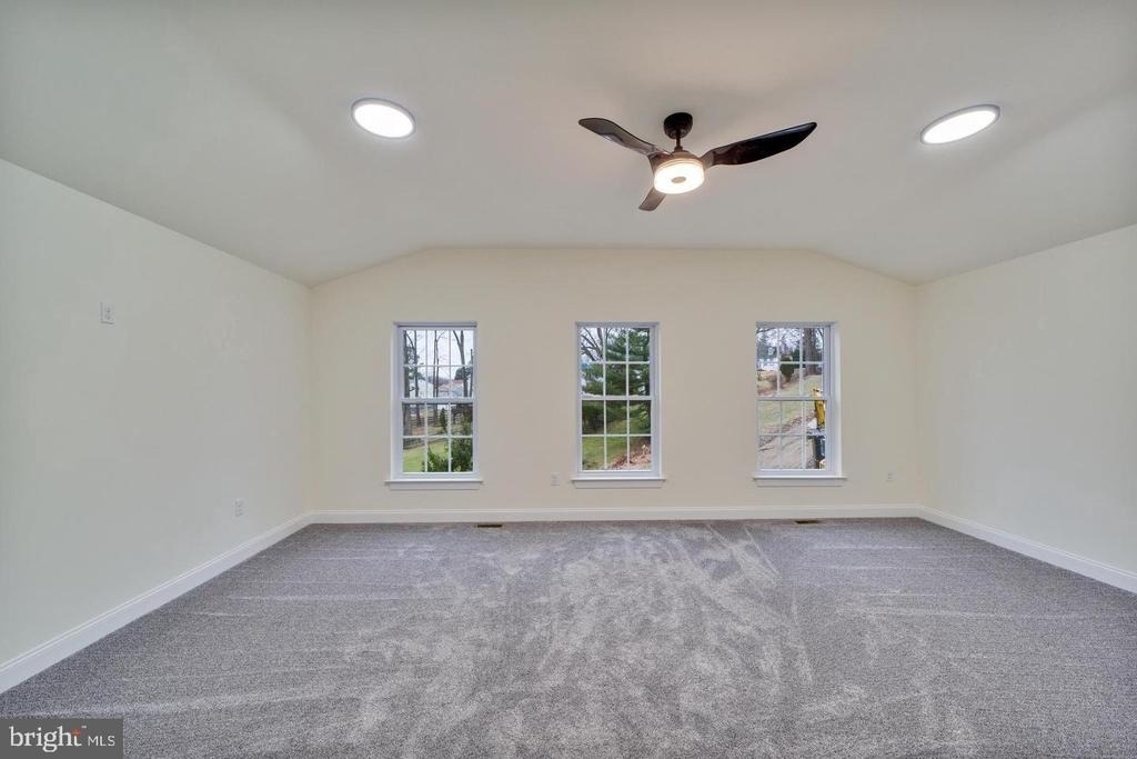 274 Oak Avenue - Photo 16