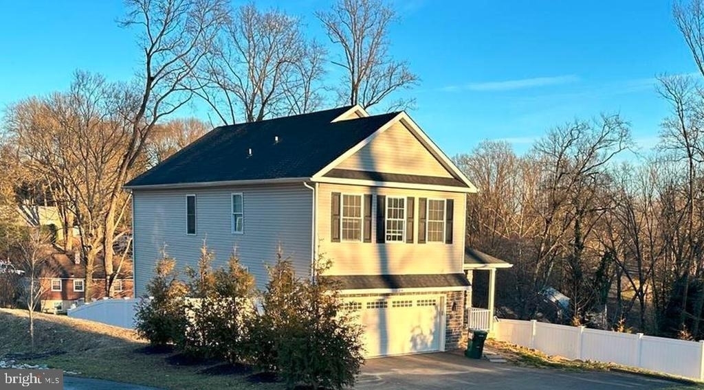274 Oak Avenue - Photo 1