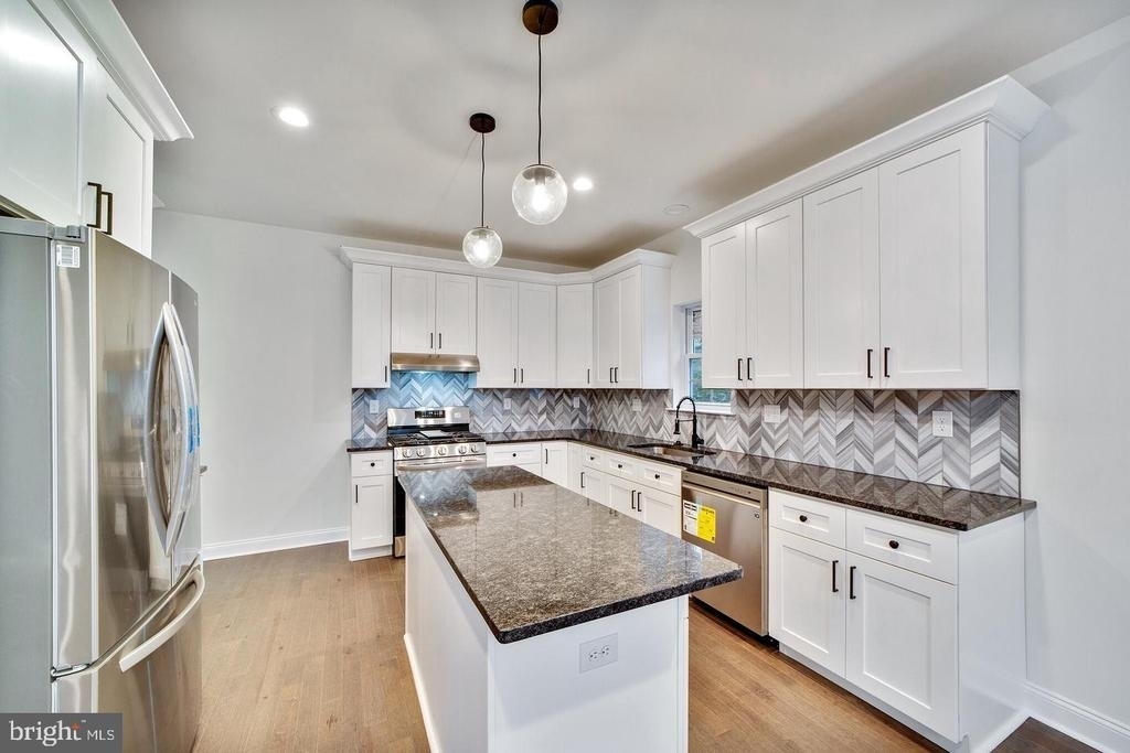 274 Oak Avenue - Photo 3