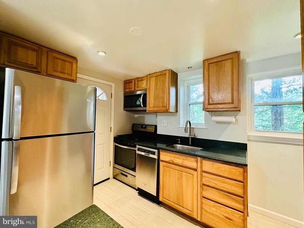 2500 Lake Avenue - Photo 6