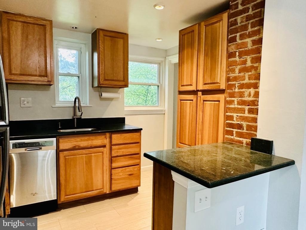 2500 Lake Avenue - Photo 8