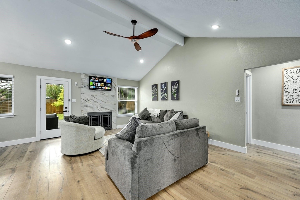 1807 Krizan Ave - Photo 3