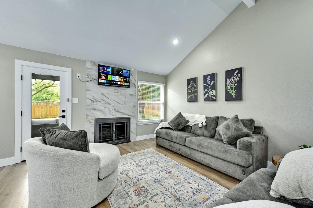 1807 Krizan Ave - Photo 2