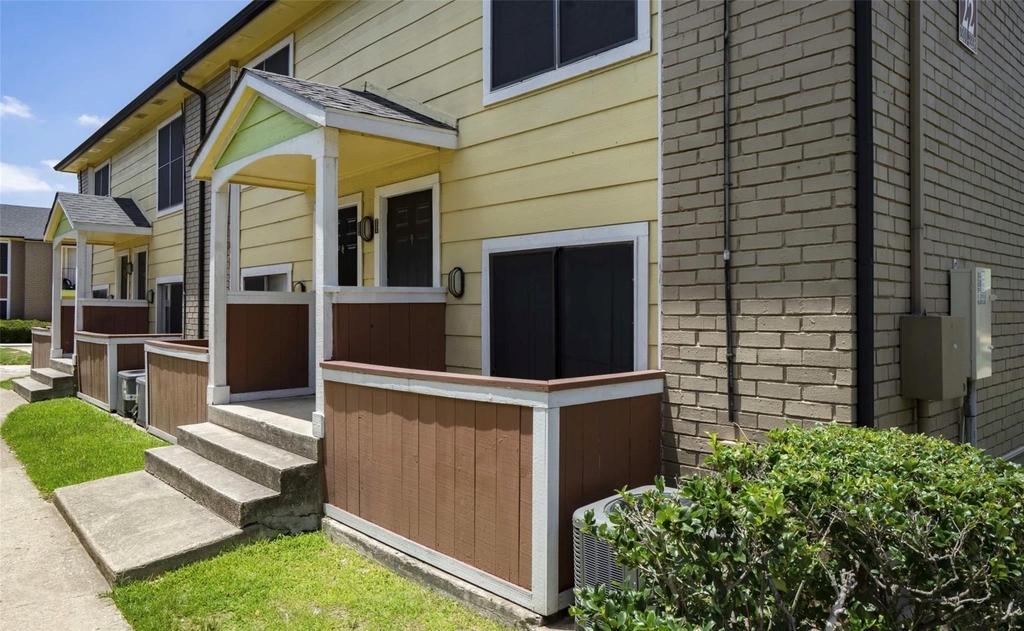 311 Highland Cross Drive - Photo 6