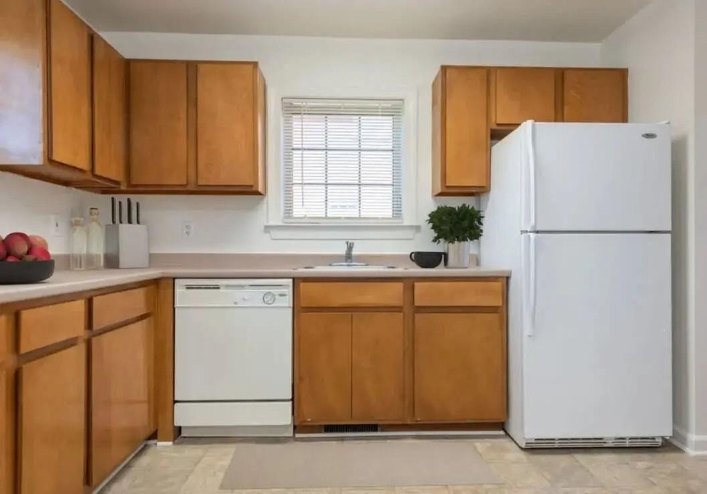 416 Sussex Ave - Photo 9