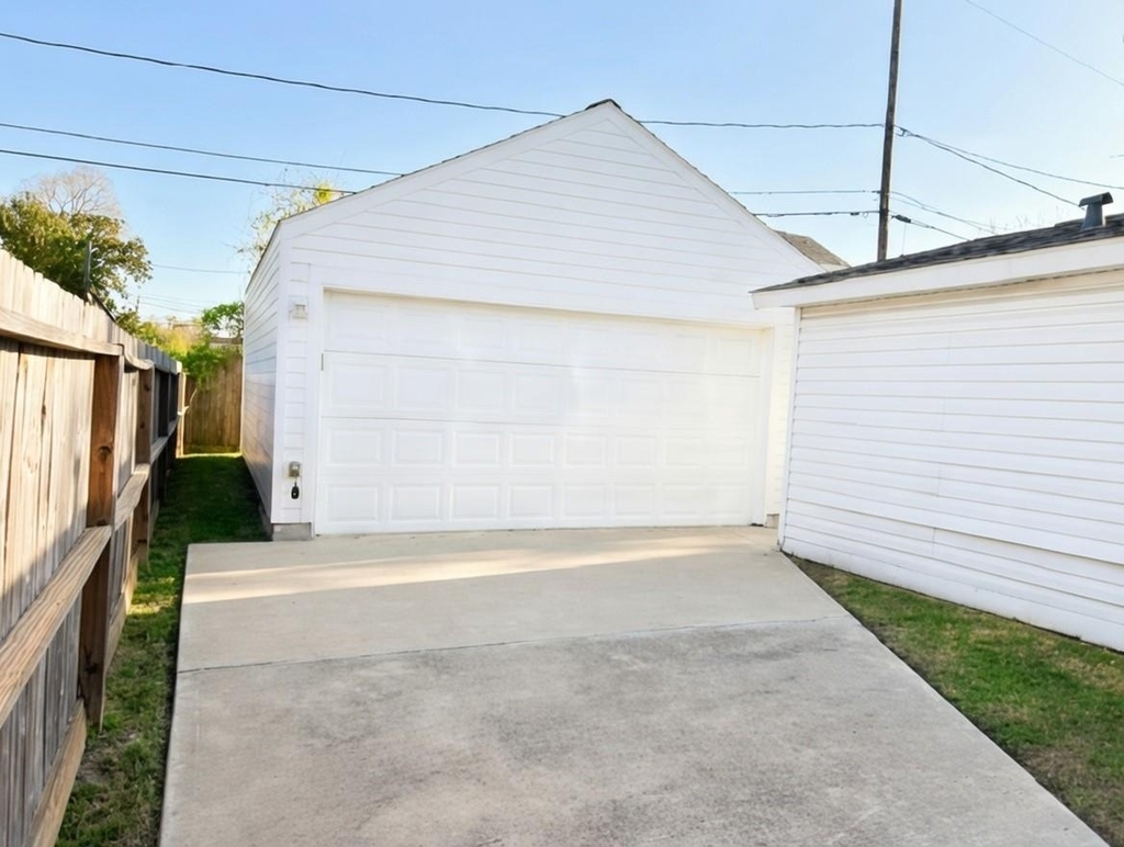 221 Hyta Street - Photo 3